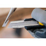 Ніж STANLEY "DynaGrip MP", леза шириною 18 мм, з сегментами, що відламуються, довжина ножа 165 мм.