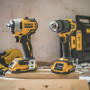 Набір з двох інструментів безщіткових DeWALT, 18 В XR Li-ion, 2 А/год, вага 5.9 кг, валіза, 2 акумулятори і зарядний пристрій
