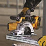 Пила дискова акумуляторна DeWALT, 18 В XR Li-ion, діаметр диска 140 х 20 мм, 3700 об/хв, вага 3.79 кг, без акумулятора та зарядного пристрою